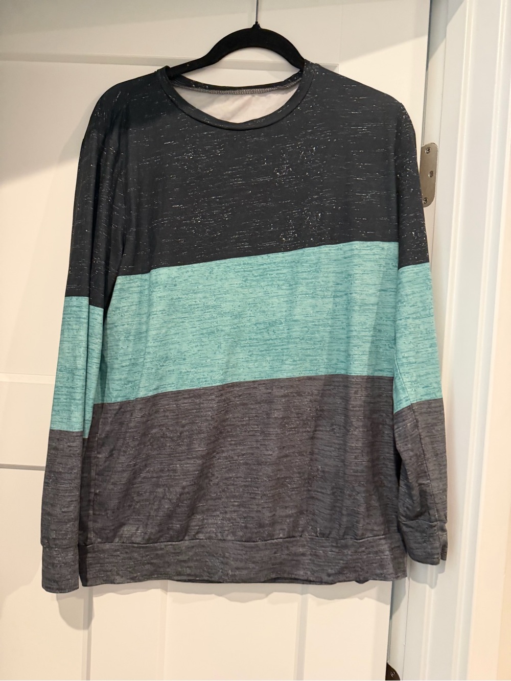 Size L Women’s Crewneck Colorblock Sweater in Teal and Charcoal